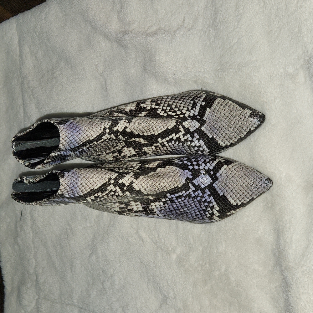 Kenneth Cole Snake Print Bootie Size6 - image 1